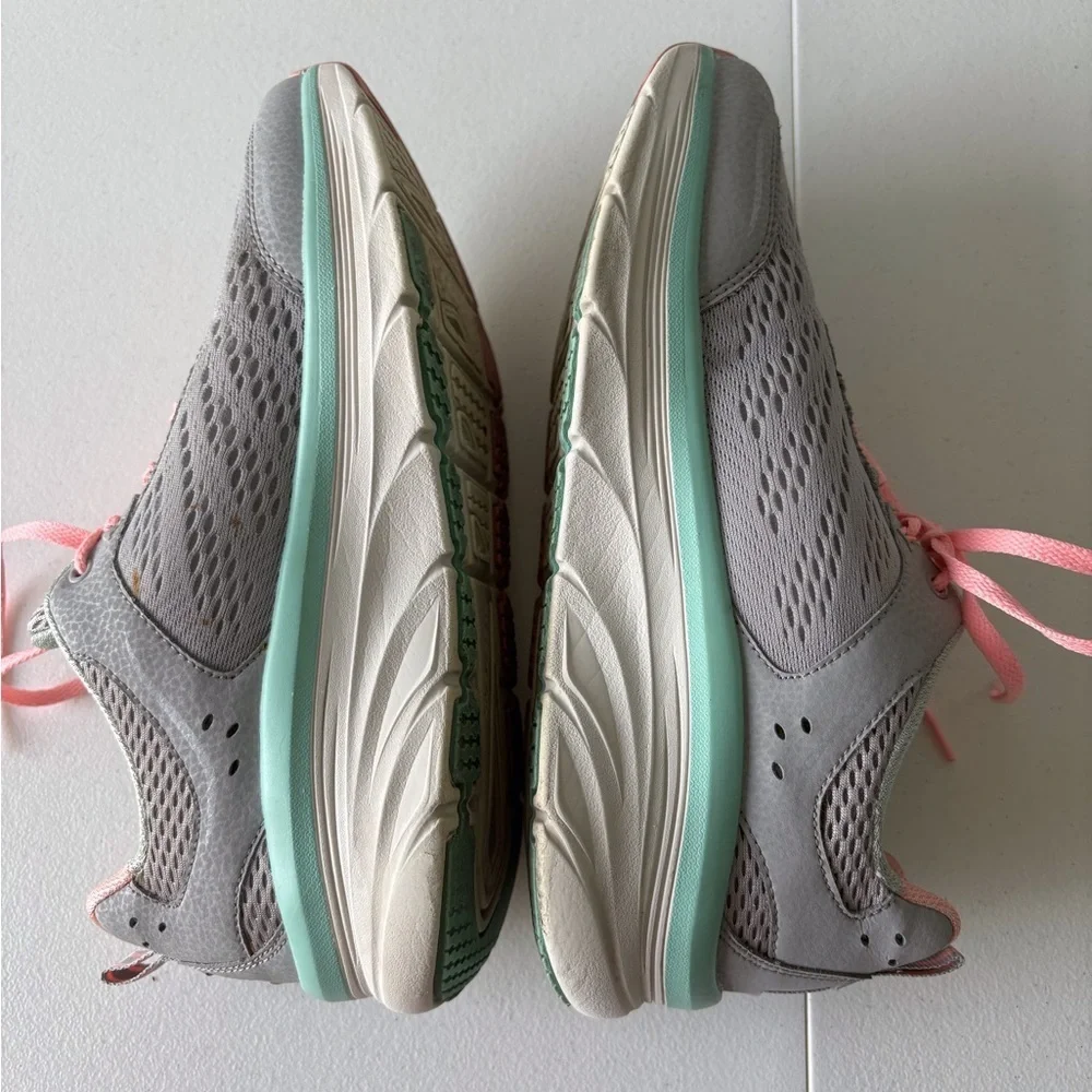 Sketchers Relaxed Fit Air Cooled Memory‎ Foam Women Size 8 Light Gray Mint Peach